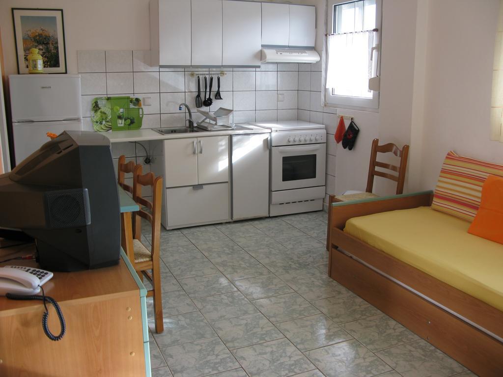 Seaview Aparthotel Nea Poteidaia Exterior foto