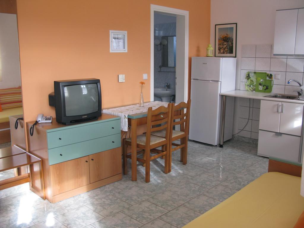 Seaview Aparthotel Nea Poteidaia Exterior foto