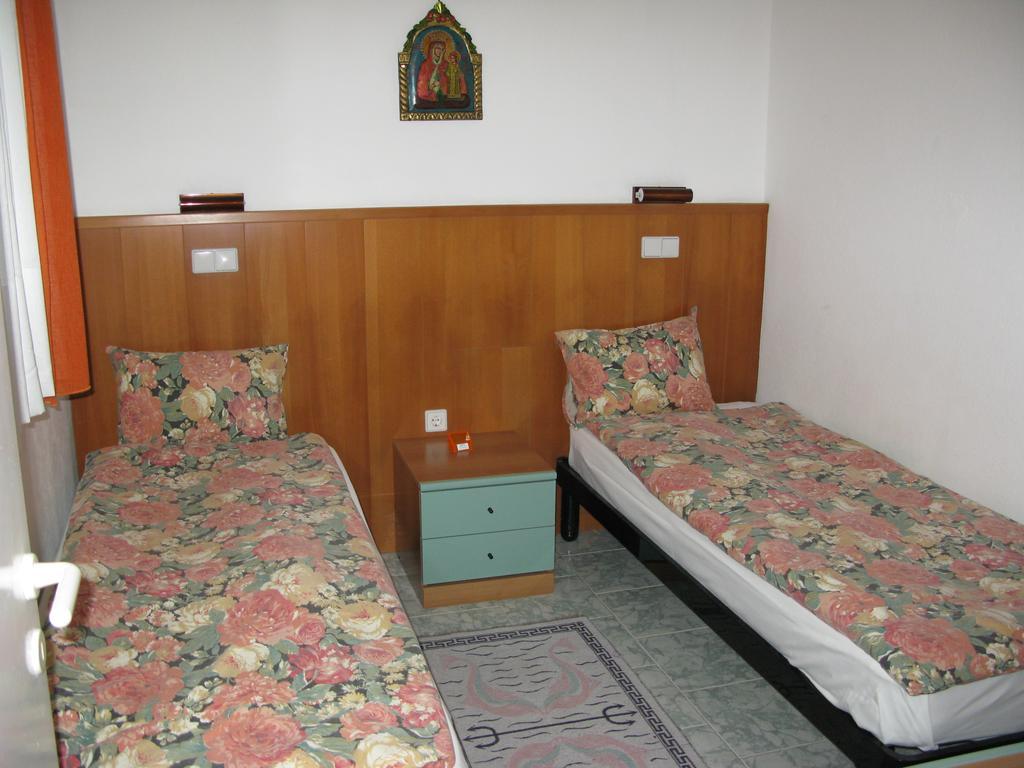 Seaview Aparthotel Nea Poteidaia Habitación foto