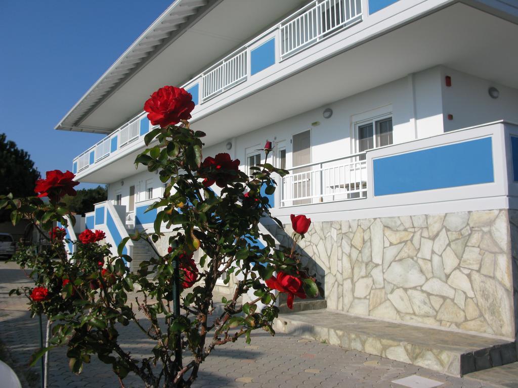 Seaview Aparthotel Nea Poteidaia Exterior foto