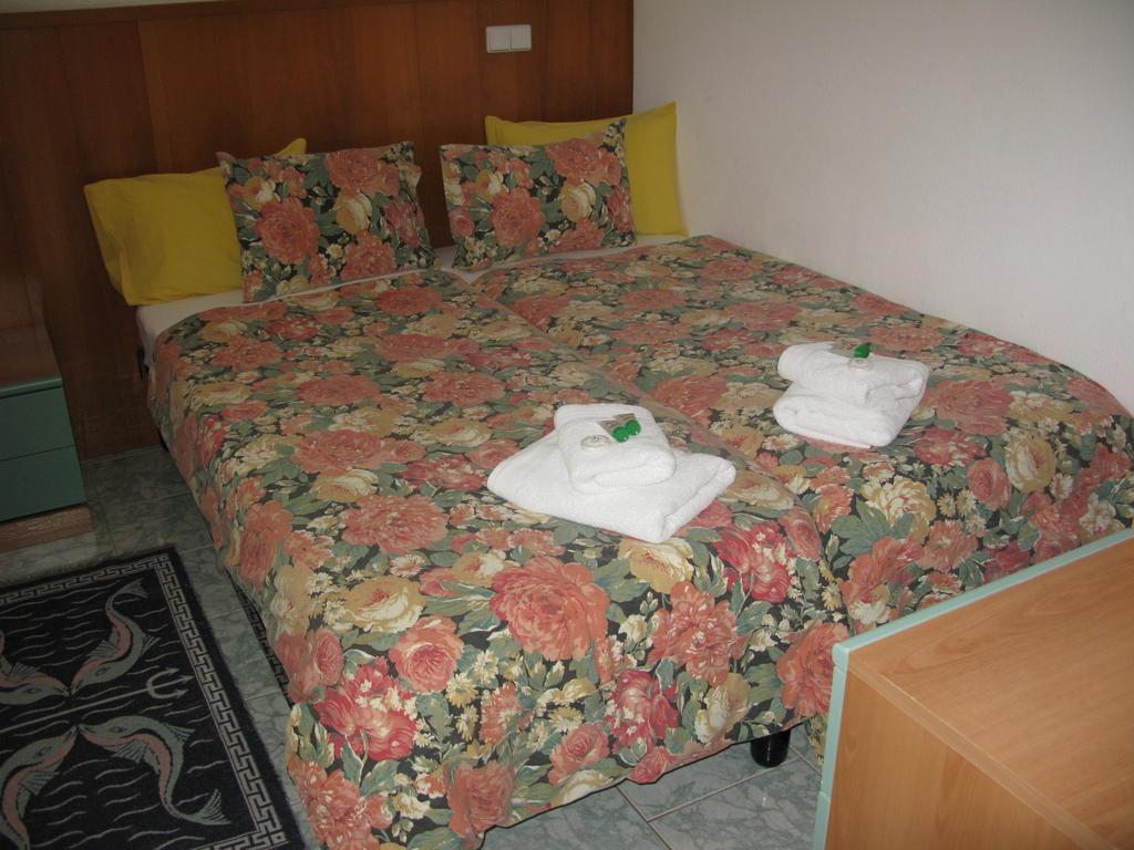 Seaview Aparthotel Nea Poteidaia Habitación foto