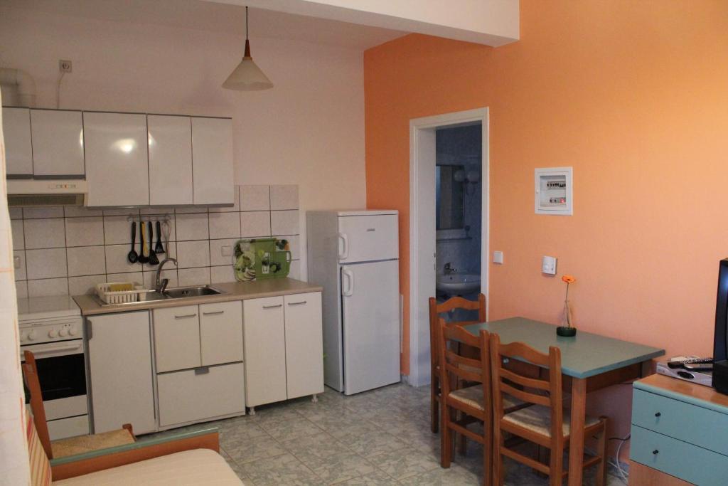Seaview Aparthotel Nea Poteidaia Habitación foto